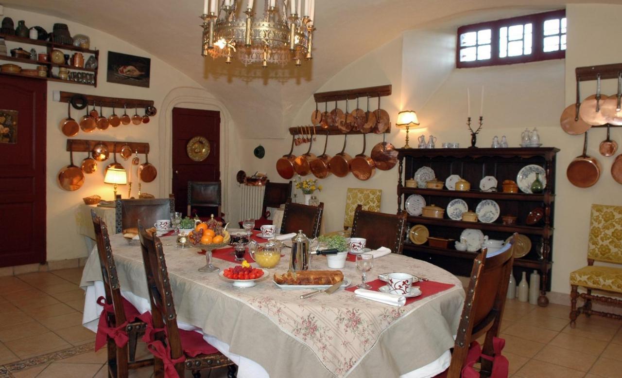 Chateau Royal De Saint-Saturnin Restaurant photo