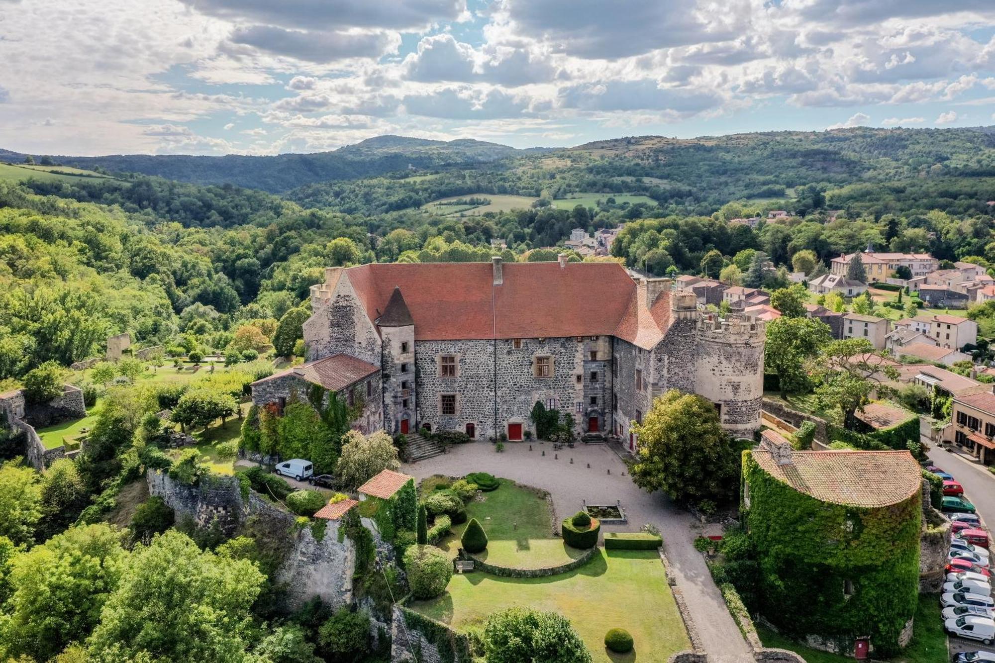 Chateau Royal De Saint-Saturnin Exterior photo