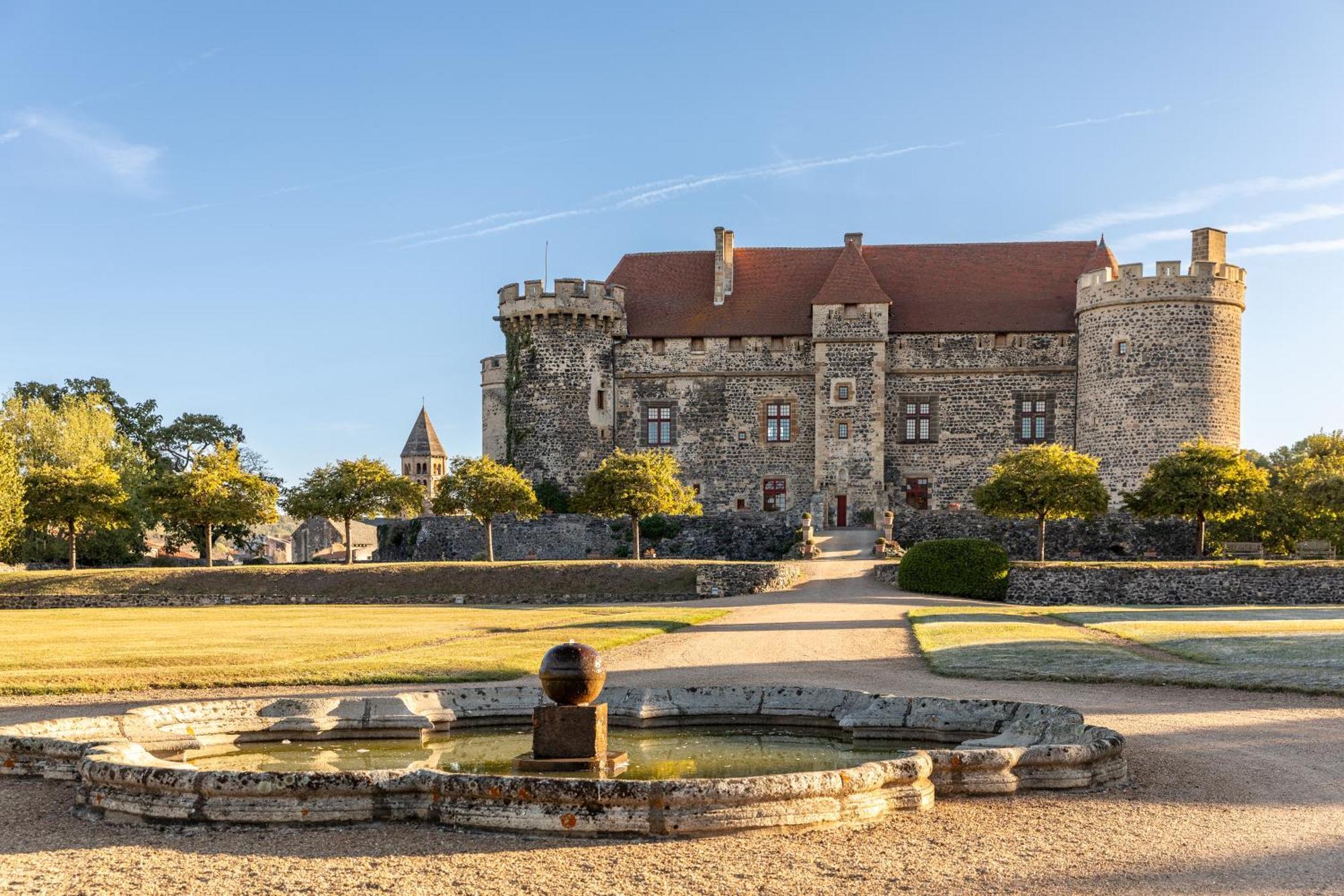 Chateau Royal De Saint-Saturnin Exterior photo
